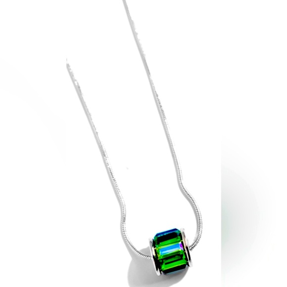 🟢🔵🟢 “WARDEN WHEEL” GREEN IRIDESCENT NECKLACE WITH FREE EARRINGS ~ PAPARAZZI❗️🟢🔵🟢 - Picture 2 of 5